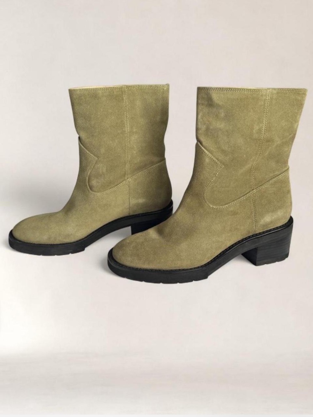 Stuart Weitzman Boulevard Khaki suede ankle boot sz 7.5